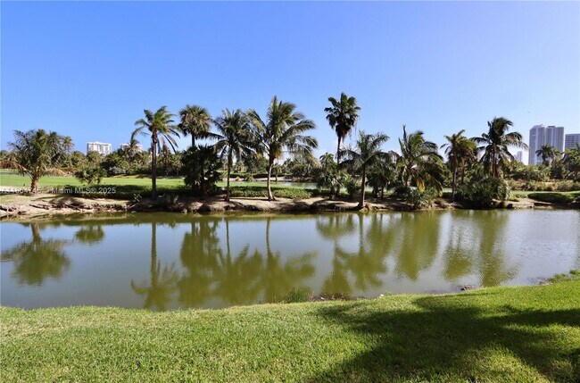 Foto del edificio - 19501 W Country Club Dr
