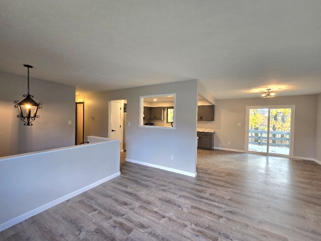 Building Photo - 3856 Magnolia Dr