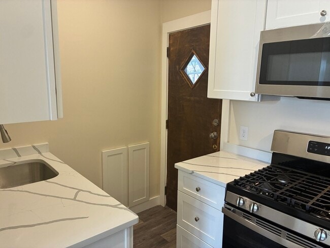 Building Photo - 185 Chestnut Hill Ave