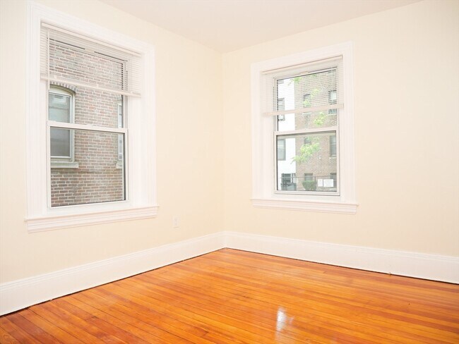 Building Photo - 13 Beals St