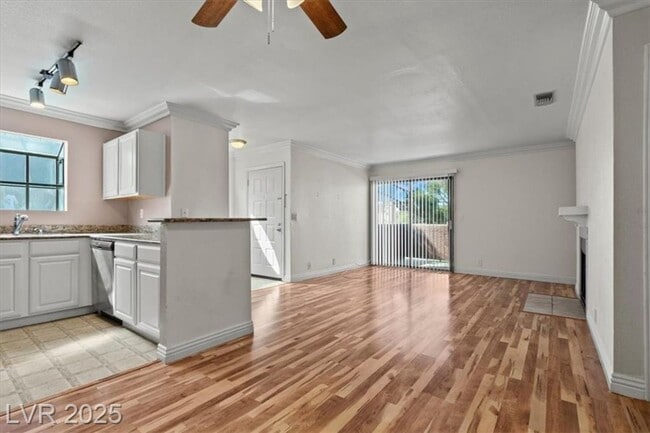 Foto del edificio - Centrally located 2 bedroom condo