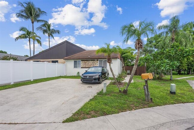Foto del edificio - 4505 NW 3rd Dr