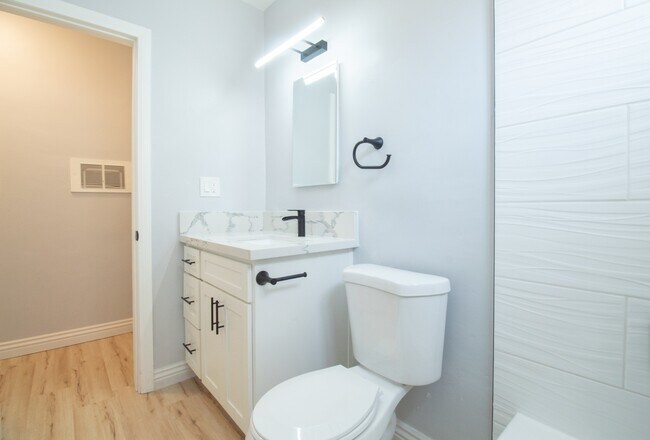 Building Photo - 125 E Spring St