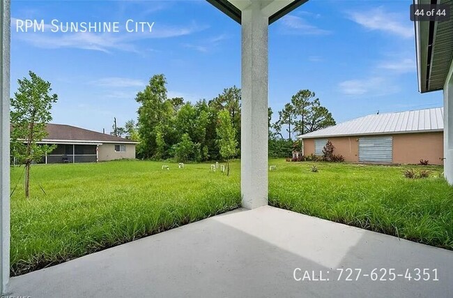 Building Photo - Charming 3-Bedroom Townhome in Lehigh Acres!