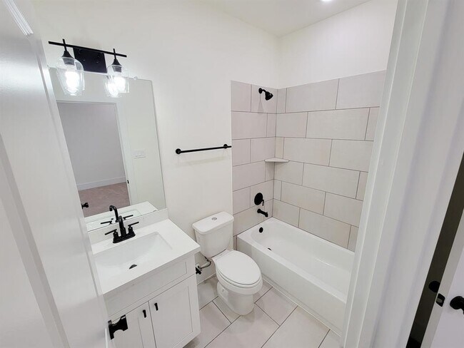 Foto del edificio - 4971 Brinkman St