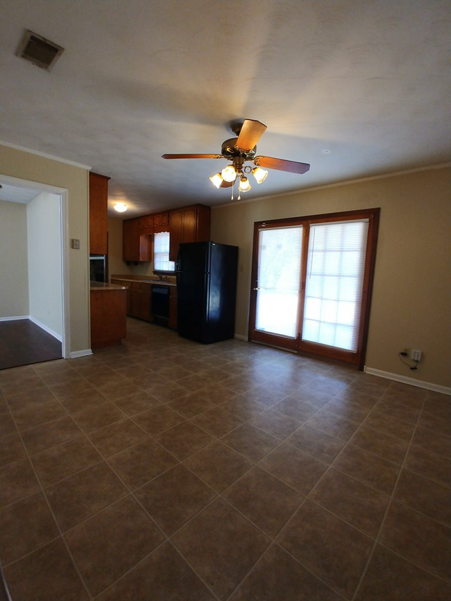 Building Photo - 2203 Friar Tuck Ln