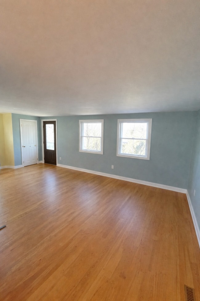 Building Photo - 9 Mulberry Ln