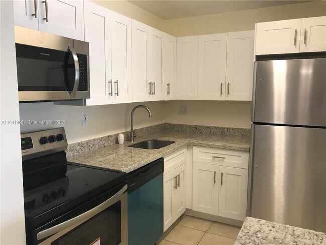 Foto del edificio - 7100 NW 179th St
