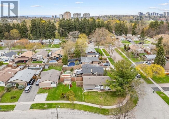 Building Photo - 19 Shoreland Crescent