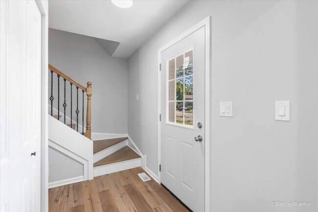 Building Photo - 731 Hickory Ln