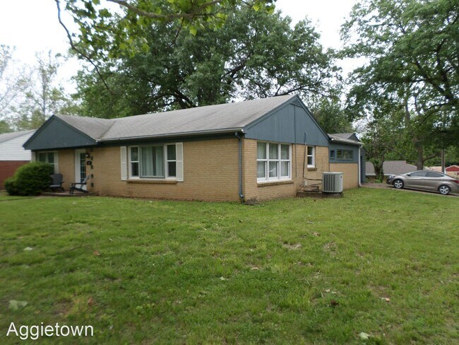 Building Photo - 4 br, 2 bath House - 1427 Hillcrest