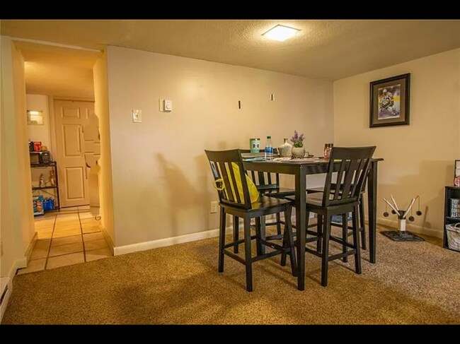 Foto del edificio - 206 N Main St