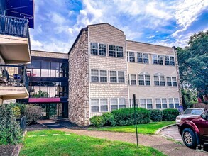Building Photo - 2749 Sullins St