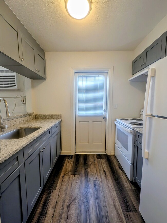 Building Photo - Davis Islands Apartments