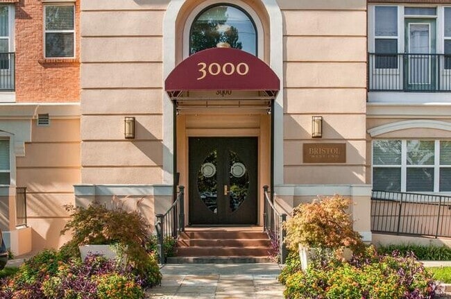 Building Photo - 3000 Vanderbilt Pl