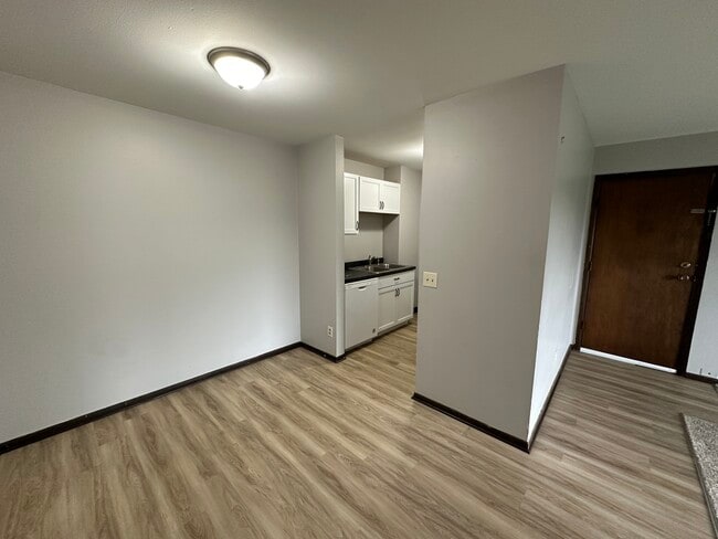 Building Photo - Coachlight Village