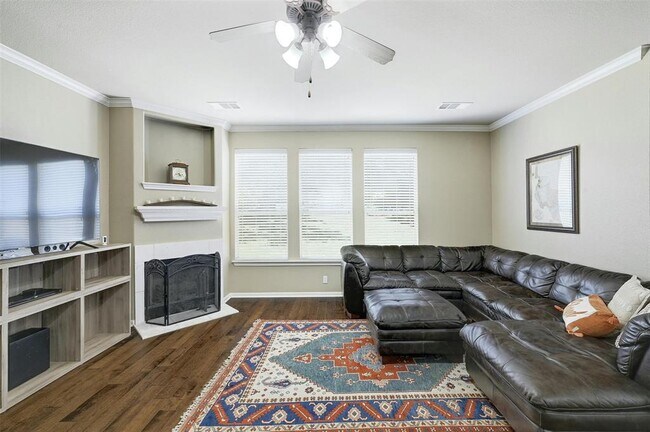 Foto del edificio - 370 Lexington Dr