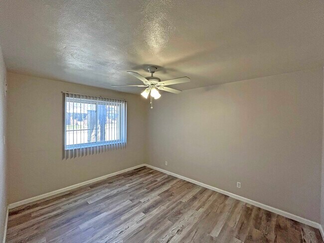 Foto del edificio - 2727 Hampton Ave