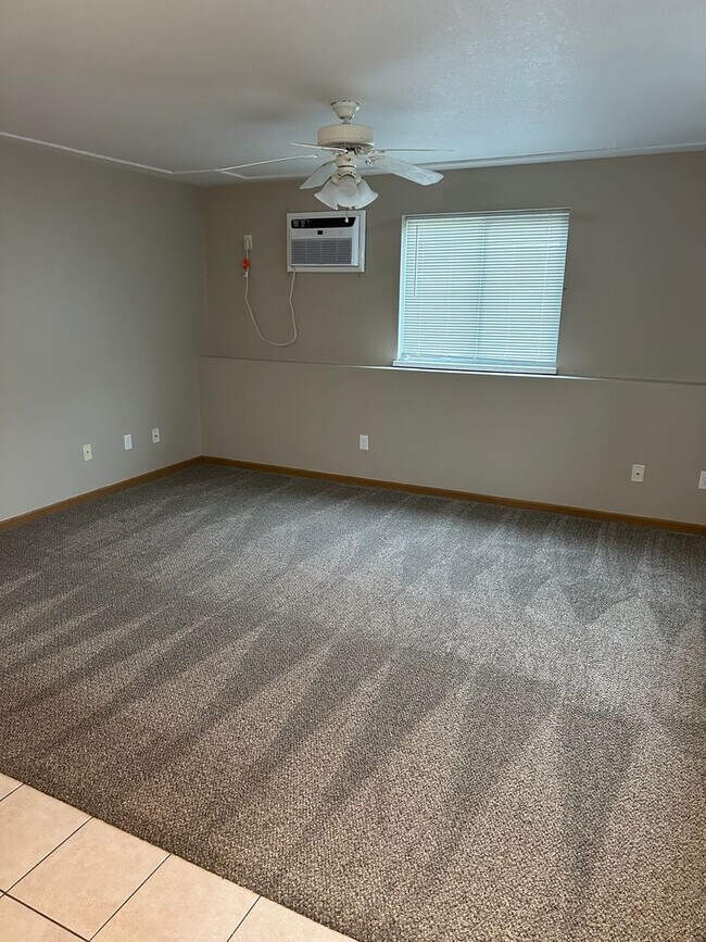 Foto del edificio - 8702 Brooks St