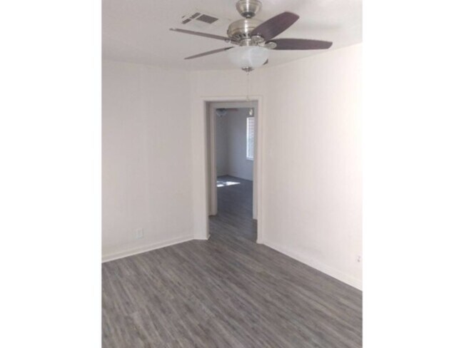 Foto del edificio - 923 SW 29th St
