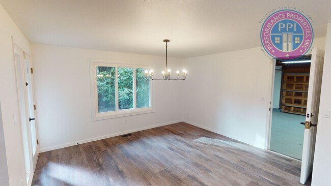 Foto del edificio - Lake Oswego Gem!!!  Single Level Ranch - Newly Updated
