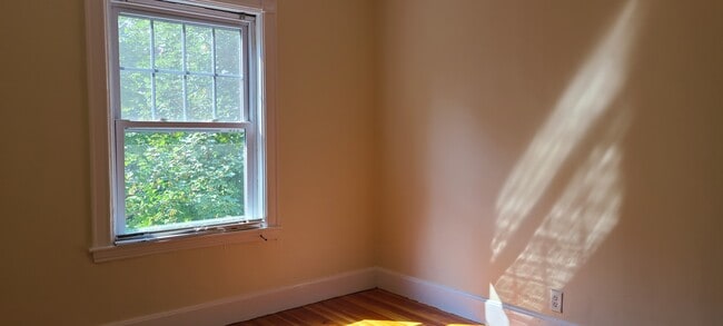 Building Photo - 10 Emrose Ter