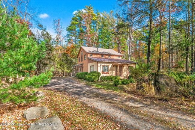 Foto del edificio - 32 Eastwoods Dr