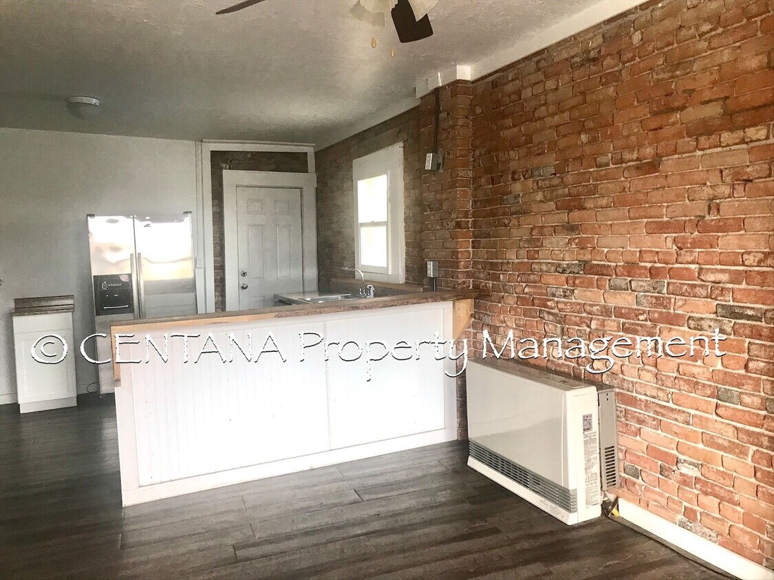 Primary Photo - Open concept floorplan with a modern look!