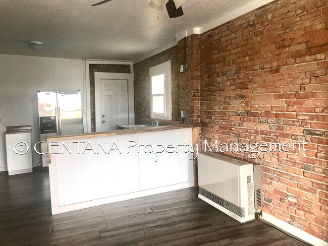 Building Photo - Open concept floorplan with a modern look!