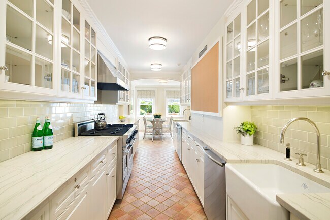 Foto del edificio - 131 E 92nd St