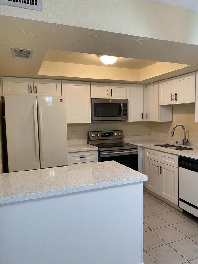 Building Photo - 4677 Oak Terrace Dr