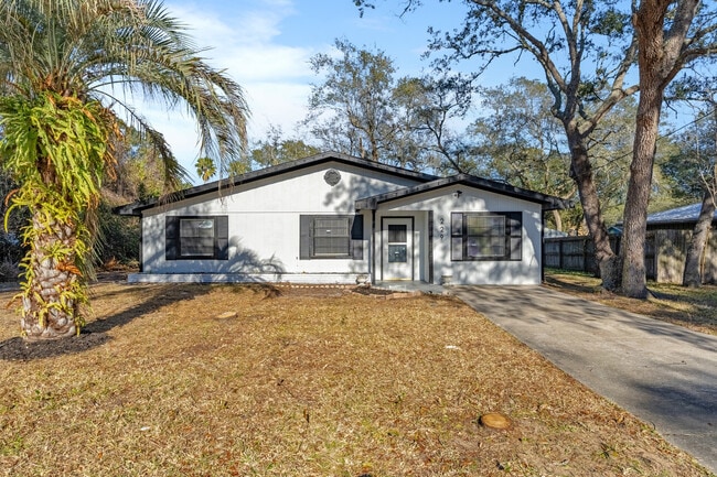 Foto del edificio - 229 Bonita Rd