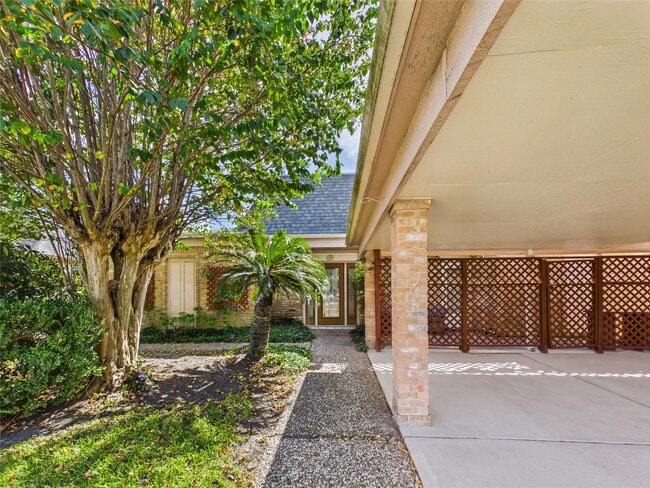 Building Photo - 2719 Olympia Dr