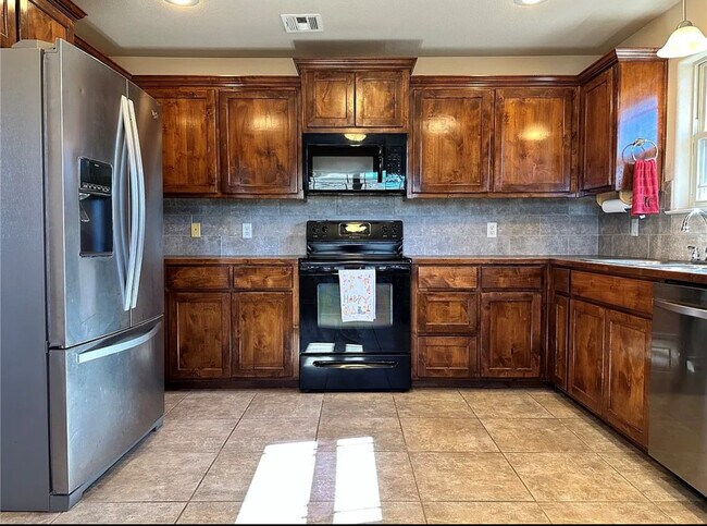 Building Photo - 4570 Cory St