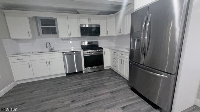 Building Photo - 549 Palisade Ave