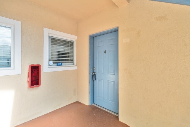 Building Photo - 521 Villa Del Sol Cir