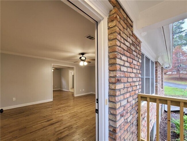 Foto del edificio - 2026 Mills Ln SE
