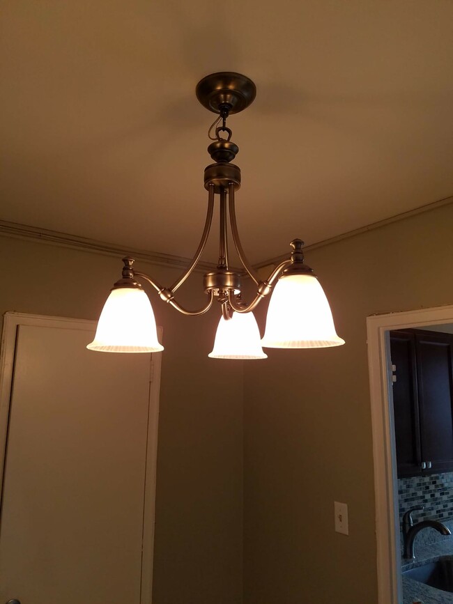 Building Photo - 225 St Pauls Ave