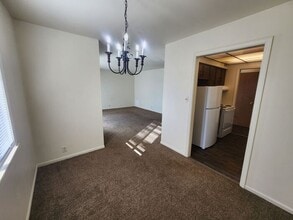 Building Photo - 410 S 29th St