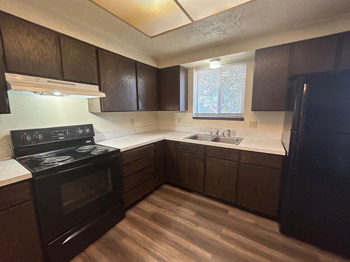 Foto del edificio - 674 W Cedar St