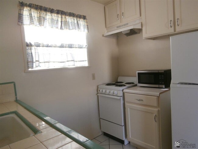 Building Photo - 335 S 2nd Ave