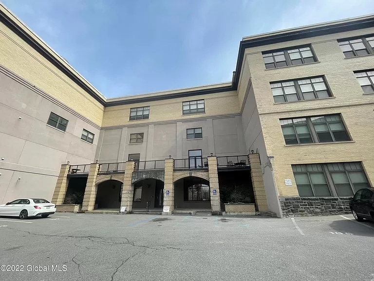 Primary Photo - 11 Fremont St