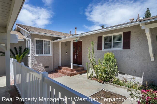 Building Photo - 4 br, 3 bath House - 22459 Covello St.