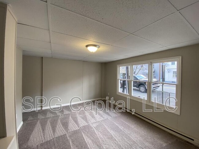 Building Photo - 208 W Main St