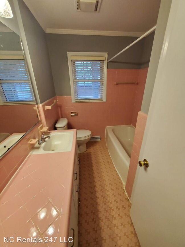 Building Photo - 3 br, 2 bath House - 515 Oakwood Ln