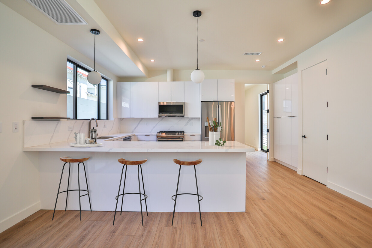 Foto principal - 1230 Stanford St