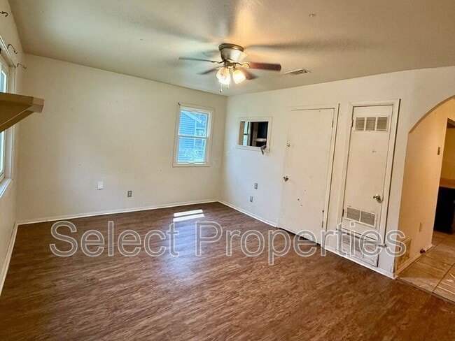 Building Photo - 3401 Fairview Dr