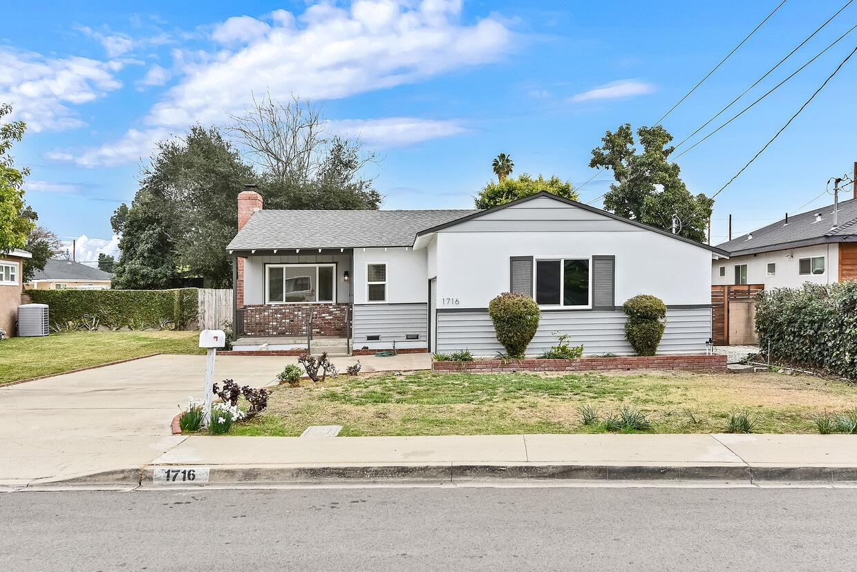 Primary Photo - 1716 Pilgrim Way