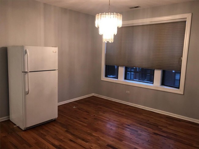 Building Photo - 5742 South King Drive - 3b Unit 3B