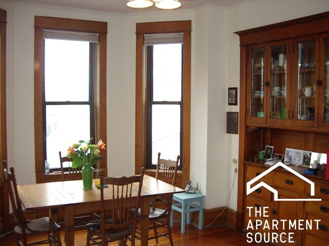Foto del edificio - 1358 W Barry Ave